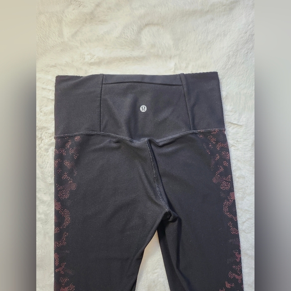 Lululemon Mapped Out High Rise Tight 28" *Camo. Size 8 - Picture 12 of 14